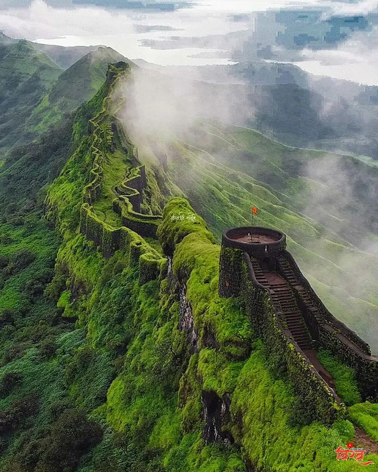 the raigad fort massive fort 1,356 m above sea level (2)