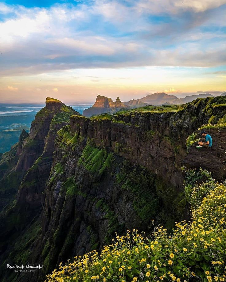 the ever beautiful kokankada at harishcandragad in maharashtra!